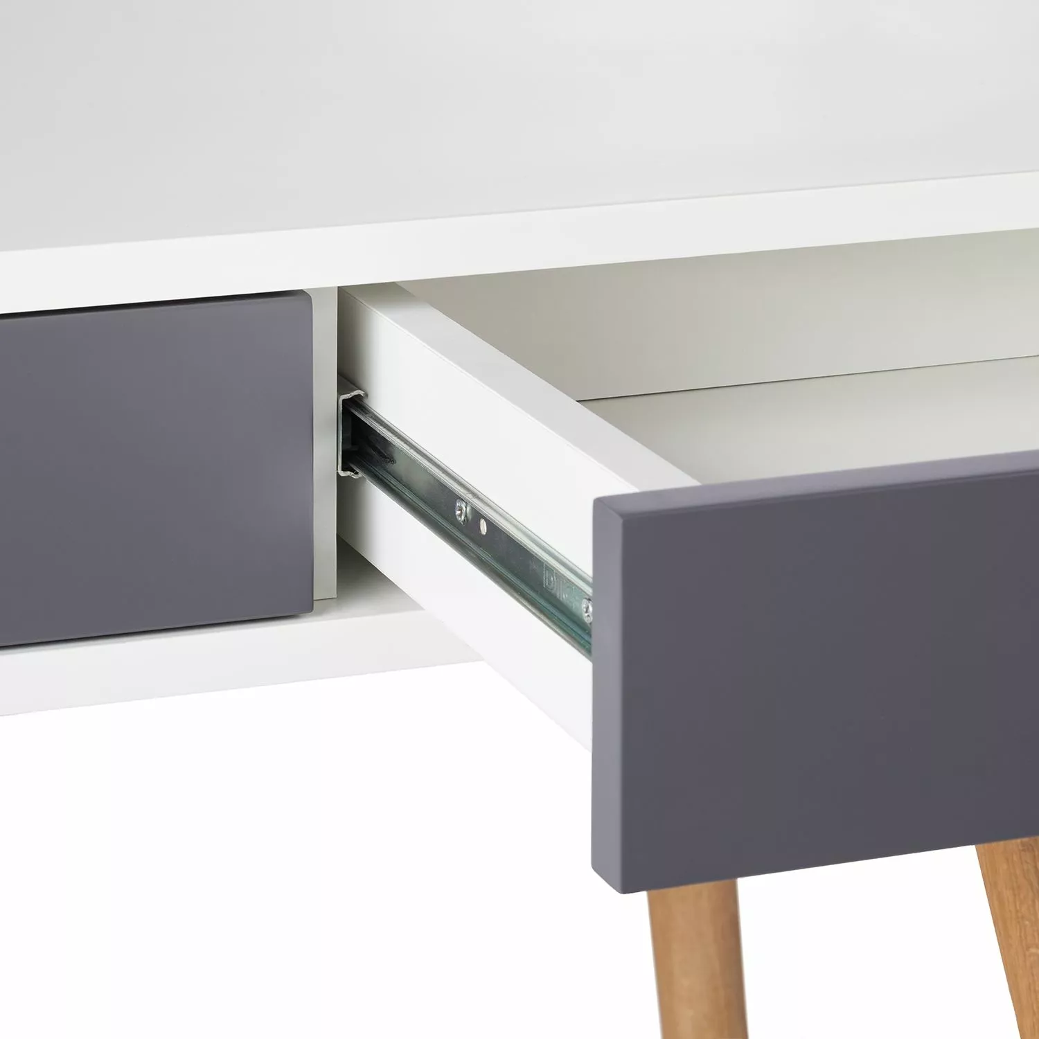 Mørteens Schreibtisch Mokre - Eiche teilmassiv - Weiß / Eiche 10 Mørteens Schreibtisch Mokre - Eiche teilmassiv - Weiß / Eiche – Bild 8