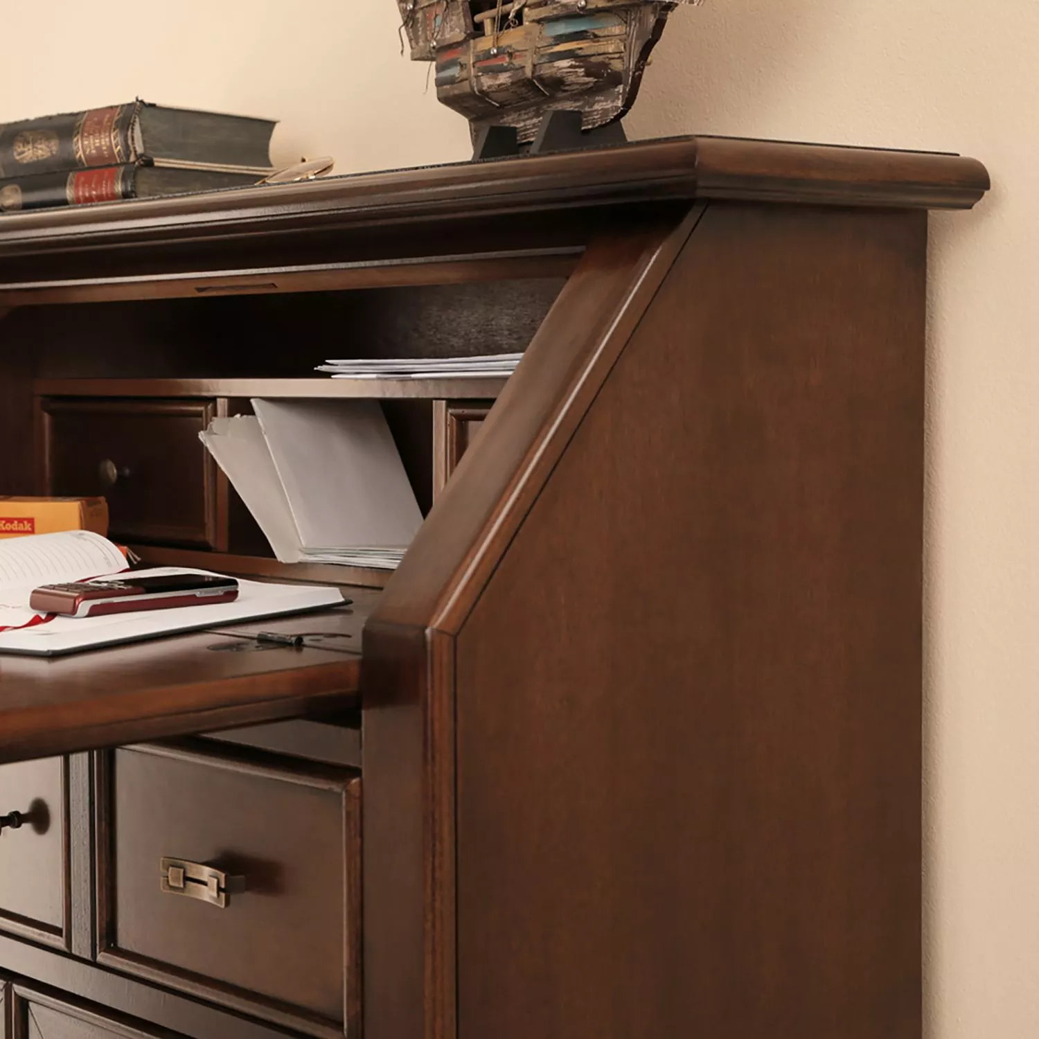 Montreux Sekretär Dan - Ayous teilmassiv - Antikbraun 8 Montreux Sekretär Dan - Ayous teilmassiv - Antikbraun – Bild 6