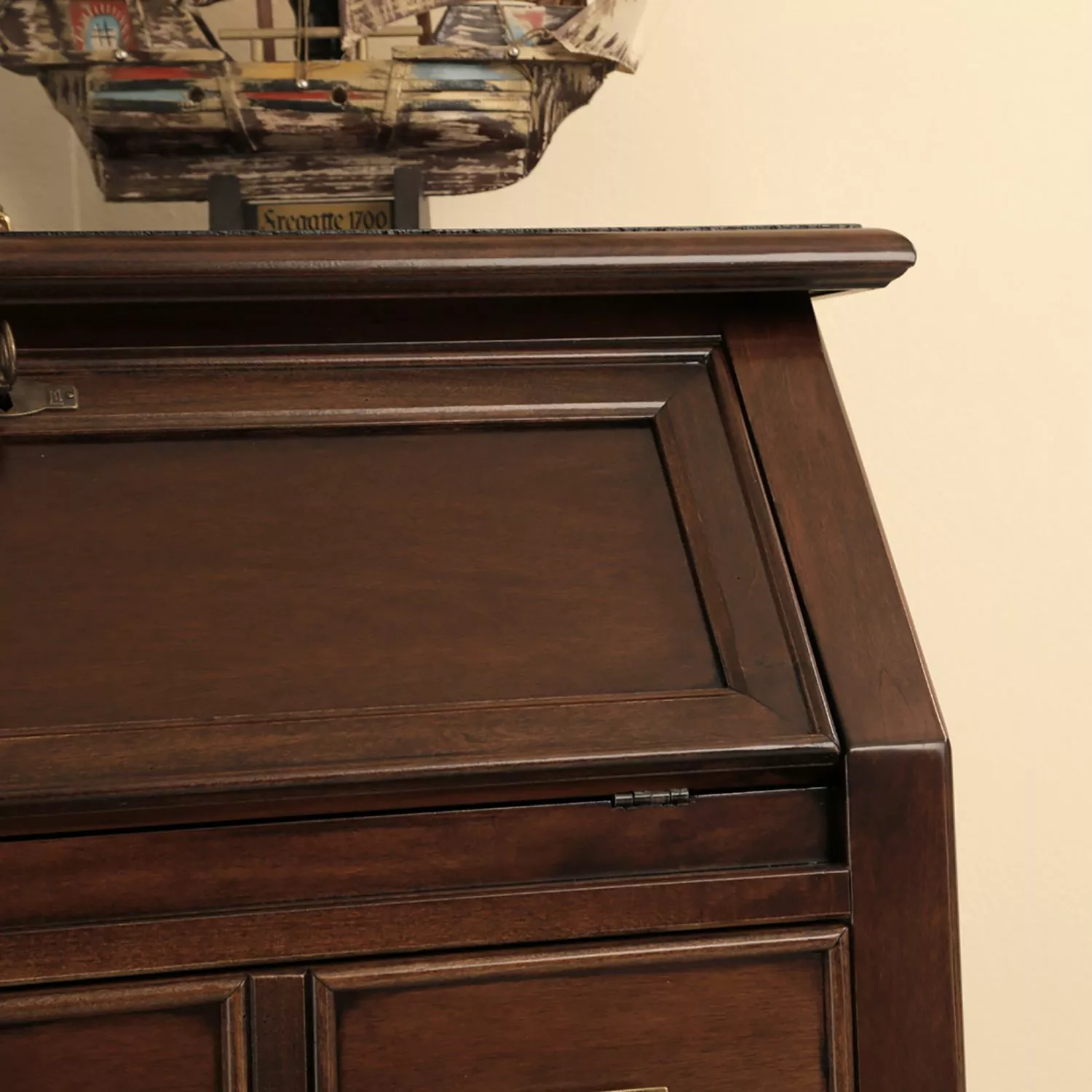 Montreux Sekretär Dan - Ayous teilmassiv - Antikbraun 11 Montreux Sekretär Dan - Ayous teilmassiv - Antikbraun – Bild 9