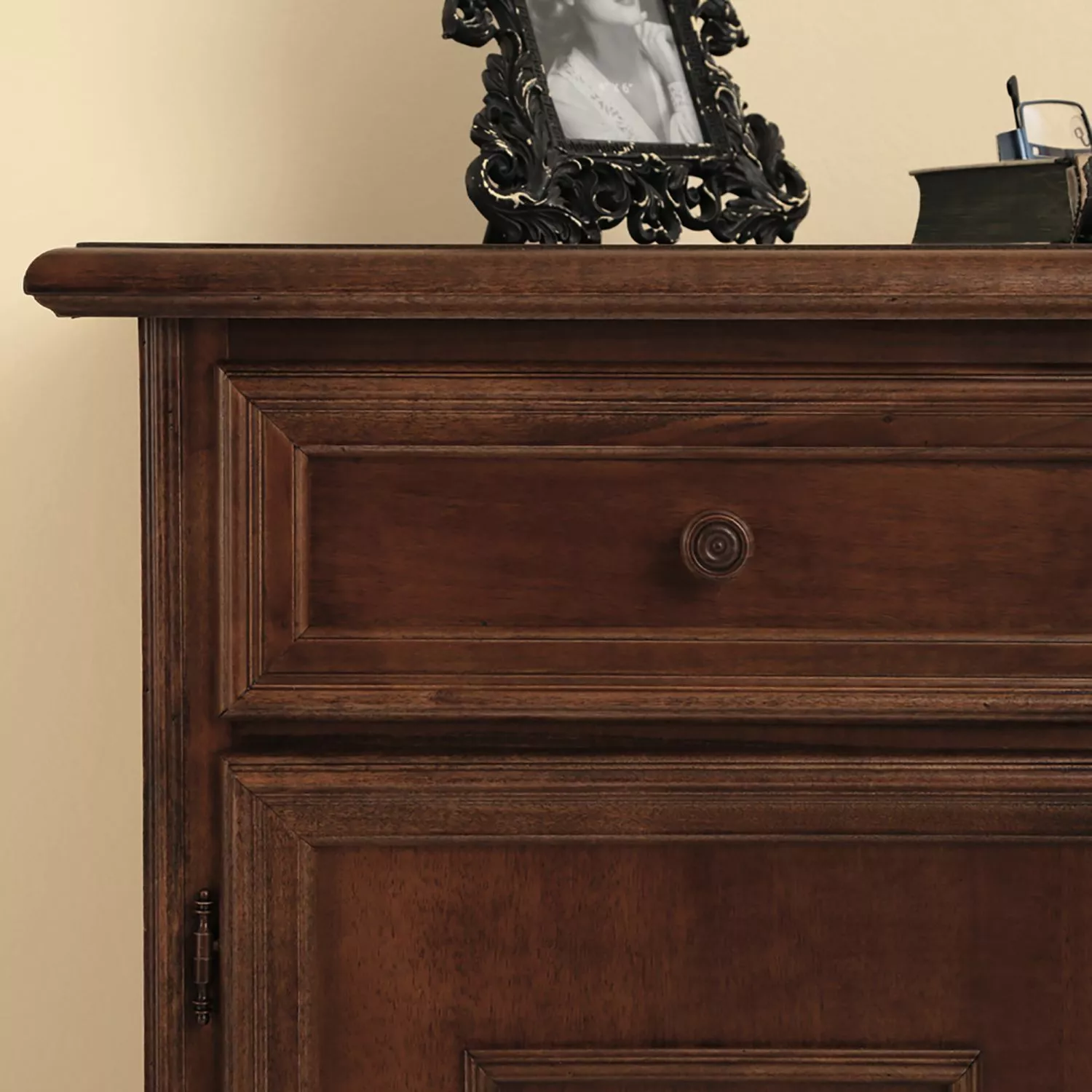 Montreux Kommode Arabella II - Ayous teilmassiv - Antikbraun 7 Montreux Kommode Arabella II - Ayous teilmassiv - Antikbraun – Bild 5