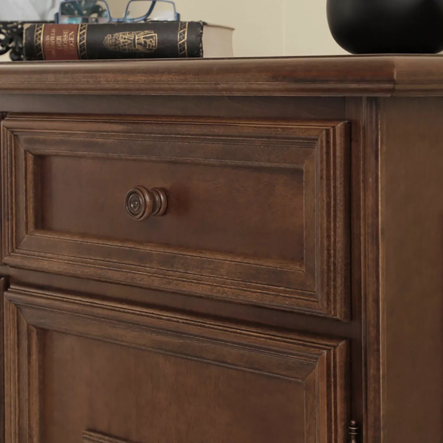 Montreux Kommode Arabella II - Ayous teilmassiv - Antikbraun 10 Montreux Kommode Arabella II - Ayous teilmassiv - Antikbraun – Bild 8