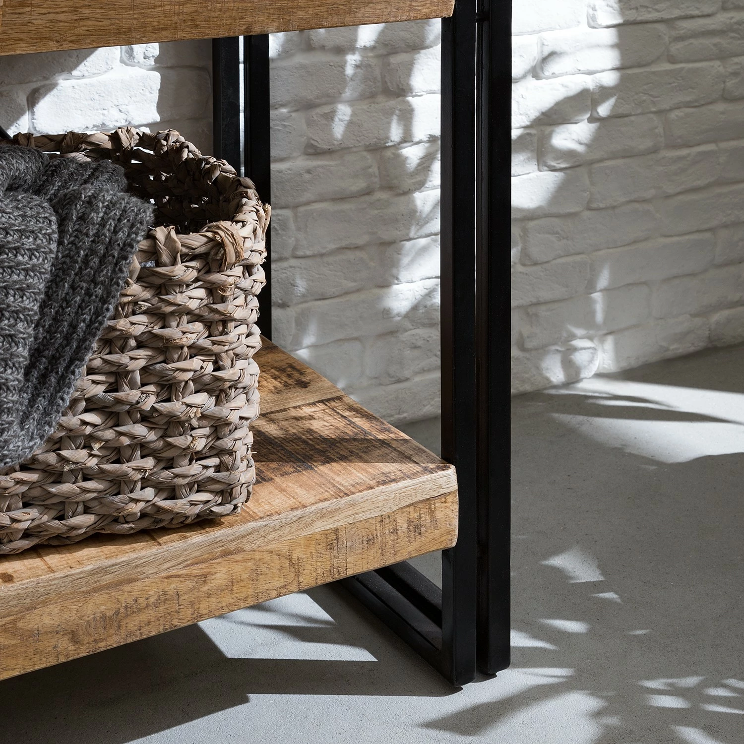 Wolf-Möbel Regal Iron I - Mango massiv / Eisen 8 Wolf-Möbel Regal Iron I - Mango massiv / Eisen – Bild 6