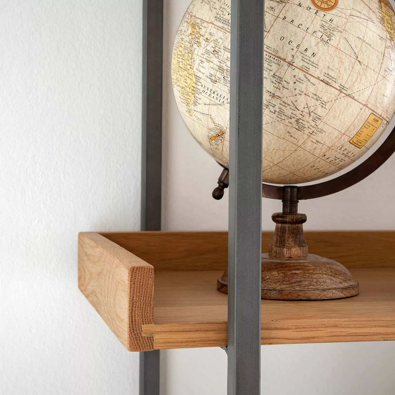 Ars manufacti Bücherregal Dharai I - Echtholzfurnier / Metall - Eiche / Silber 10 Ars manufacti Bücherregal Dharai I - Echtholzfurnier / Metall - Eiche / Silber – Bild 8