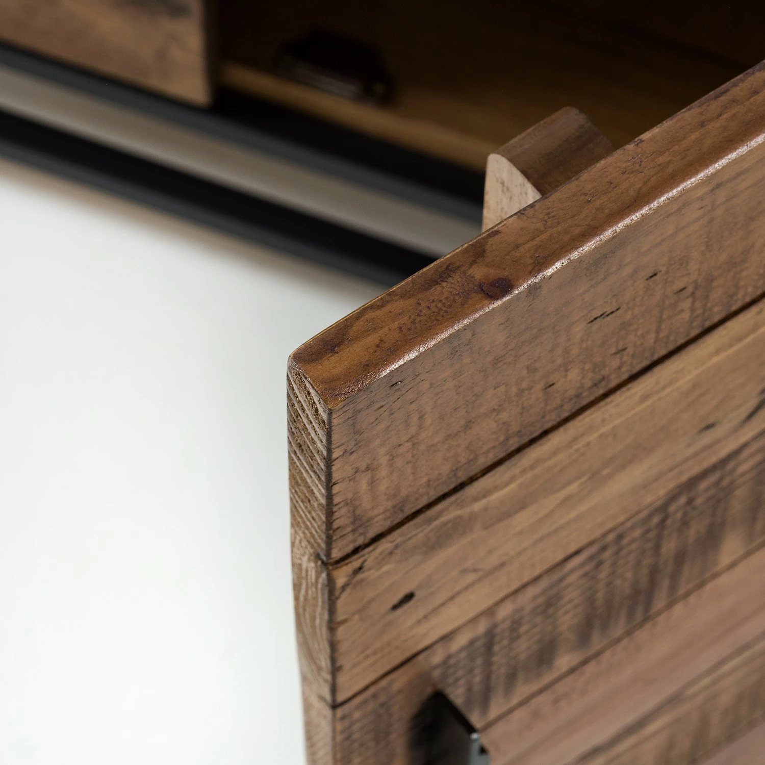 Ars manufacti Sideboard Grasby II - Altholz Pinie / Metall - Pinie Dunkel / Schwarz 14 Ars manufacti Sideboard Grasby II - Altholz Pinie / Metall - Pinie Dunkel / Schwarz – Bild 12