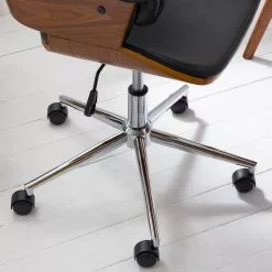 Studio Copenhagen Chefsessel Zevia - Schwarz / Walnuss -Buromobel Verkaufe 1000176736 190614 12073200216 GALLERYIMAGES P000000001000176736