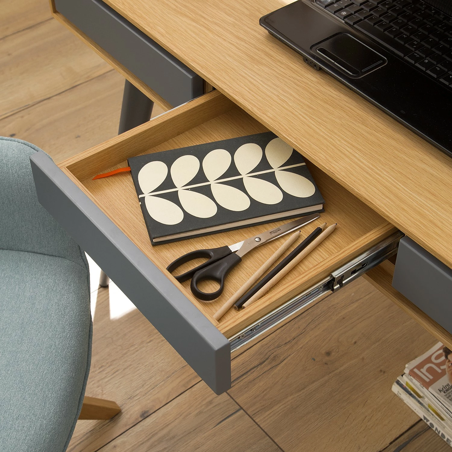 Studio Copenhagen Schreibtisch Danica - Echtholzfurnier - Matt Dunkelgrau / Esche 12 Studio Copenhagen Schreibtisch Danica - Echtholzfurnier - Matt Dunkelgrau / Esche – Bild 10