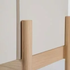 Studio Copenhagen Sideboard Cooby II - Muschelweiß / Eiche Hell 18 Studio Copenhagen Sideboard Cooby II - Muschelweiß / Eiche Hell -Buromobel Verkaufe 1000276948 220713 055 DETAILS P000000001000276948