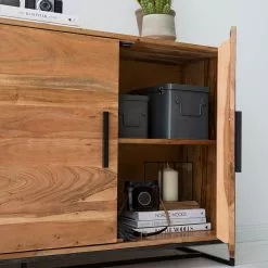 Ars manufacti Sideboard Woodson II - Akazie massiv / Metall - Akazie Hellbraun 49 Ars manufacti Sideboard Woodson II - Akazie massiv / Metall - Akazie Hellbraun -Buromobel Verkaufe 1000339802 220311 082 DETAILS P000000001000339802